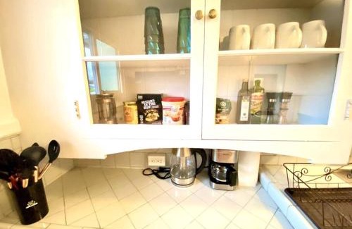 Hilo House | YOUR HILO HOMEBASE - Lovely 3 Bedroom in Heart of Hilo with AC!