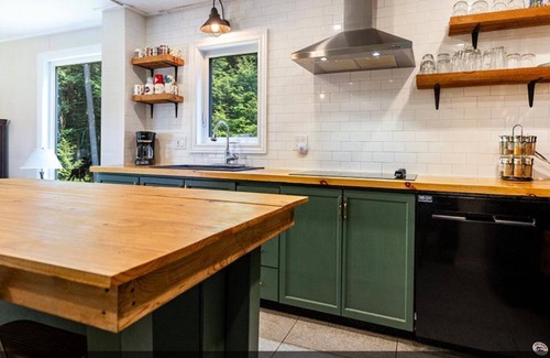 Norland Cottage | Your Holiday Getaway in Ontario - Pool Table, Firepit, Gull River