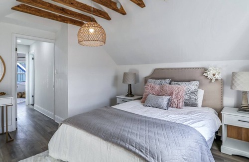 Hamilton House | Your holiday home on the beach