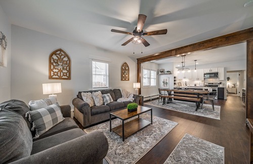Windsor House | Your Home Away From Home~nDowntown Windsor