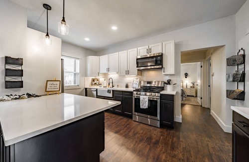 Windsor House | Your Home Away From Home~nDowntown Windsor
