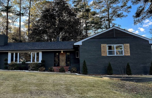 Summerville House | Your Home Away from the Fairway – Masters Ready!