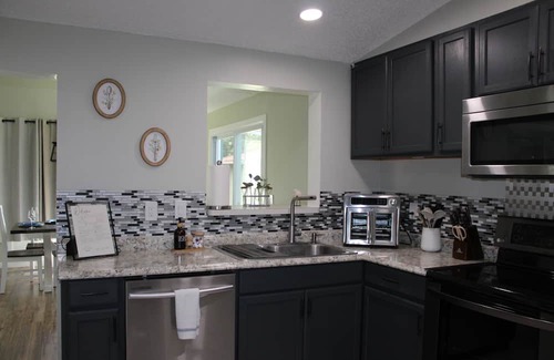 New Port Richey East House | Your home away from home/The perfect place to unwind with family & Friends