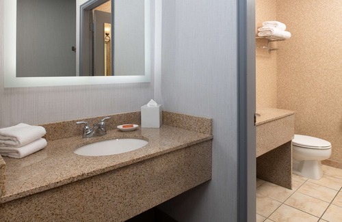 Port Angeles Hotel | Your Home Far Away From Home! Outdoor Pool, FREE Parking, Pets Allowed!