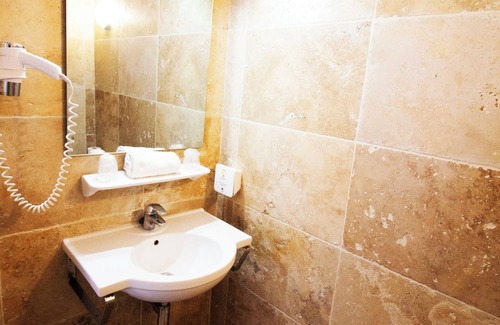 Six-Fours-les-Plages Hotel | Your Home Away from Home in Six Fours! Pet-friendly Property!