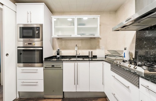 Gracia Apartment | Your home in BCN, office & gym & parking free
