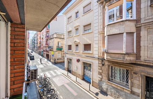 Gracia Apartment | Your home in BCN, office & gym & parking free