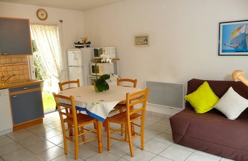 Baden House | Your house loan of the sea. Beautiful decoration.