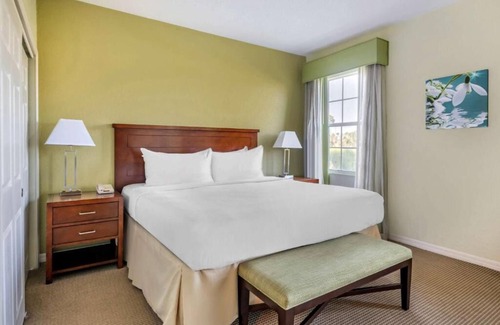 West Kissimmee Hotel | Your Magical Home in Florida! Swimming Pool, Free Shuttle, Kitchen!