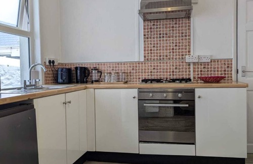 Chysauster Apartment | Your own hideaway 7 mins walk from the seaside, train station & hub of Penzance