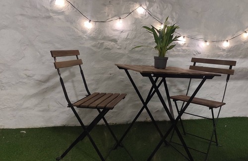 Chysauster Apartment | Your own hideaway 7 mins walk from the seaside, train station & hub of Penzance