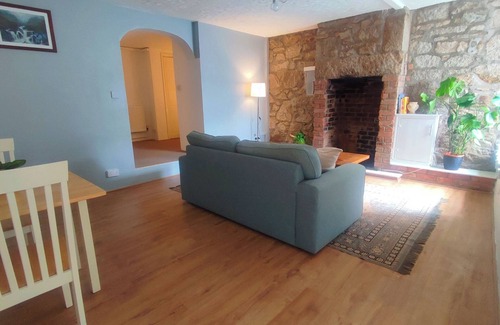 Chysauster Apartment | Your own hideaway 7 mins walk from the seaside, train station & hub of Penzance