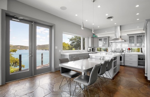 Hughes Park Lake House | Your own private waterfront resort!