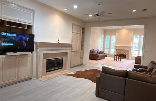 North Richland Hills House | Your perfect 4 bedroom getaway on a golf course