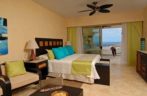 Romantic Zone Resort | Your Perfect Getaway! Oceanfront Room~ Infinity Pool~ Amenities ✅ | Garza Blanca