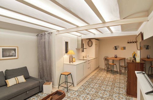 El Camp de l'Arpa del Clot Apartment | Your perfect getaway in Barcelona next to Sagrada Familia!