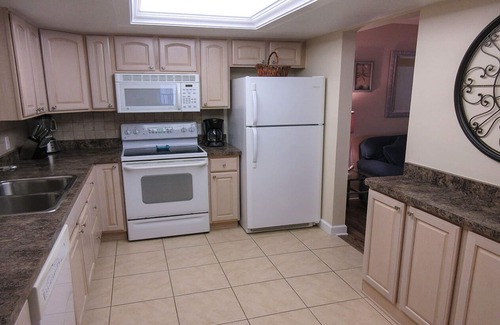 South Island Condo | Your Piece of Paradise! Super 2B/2B Beachfront Condo At Island Winds, Heated Pool, Tennis, WiFi