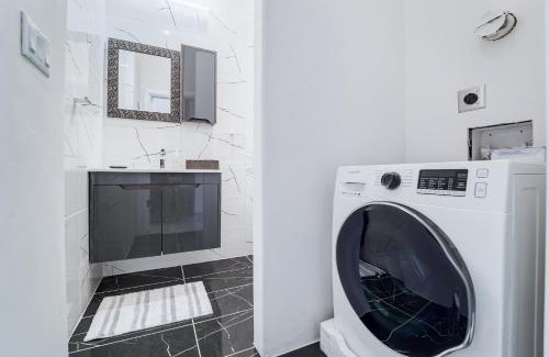 MLK House | Your private ACL stylish gated home minutes from the music