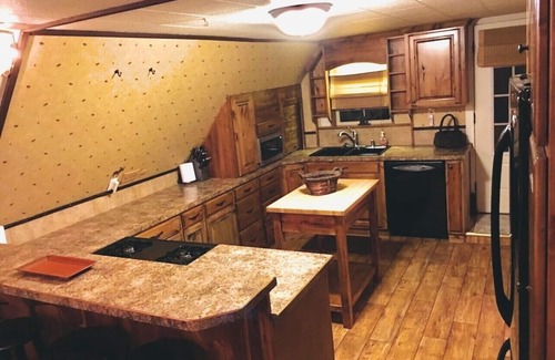 Soda Springs House | Your PRIVATE PARADISE on The Lake!Sleeps 8