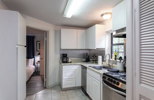 Greenway Plaza-Upper Kirby Apartment | Your Queen's Gambit! Sleeps 10/4BR/3BA/2PA