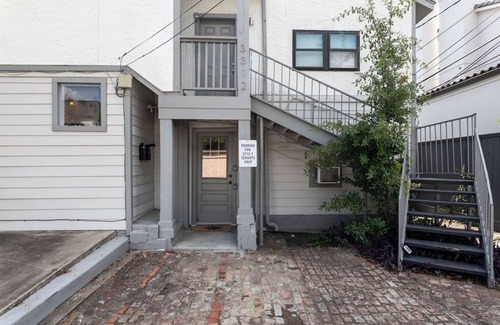 Greenway Plaza-Upper Kirby Apartment | Your Queen's Gambit! Sleeps 10/4BR/3BA/2PA