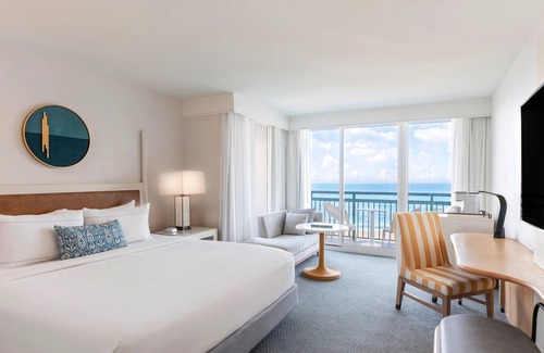 Singer Island Hotel | Your Relaxing Getaway Awaits! Scenic Stroll at our Beachfront Retreat
