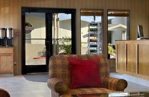 Port Angeles Resort | Your Relaxing Getaway Awaits! Outdoor Pool, FREE Parking, Pets Allowed!