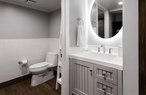 Marathon Resort | Your Relaxing Getaway Awaits! Pets Allowed, Onsite Pool, Free Parking