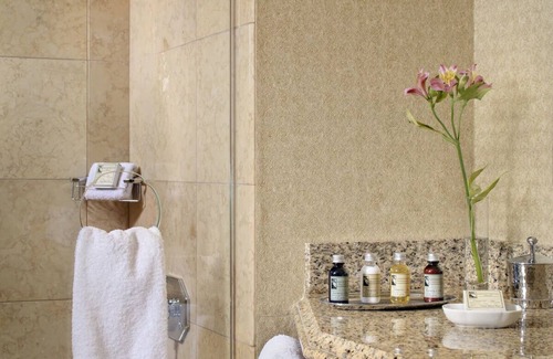Torrey Pines Hotel | Your Ultimate Golf Getaway! Outdoor Pool, Pets Allowed, Close to Blacks Beach!