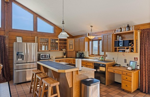 Wineglass House | Your Yellowstone adventure, log home for extended families, spectacular views