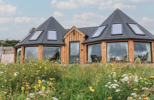 Cribyn House | Yr Awen
