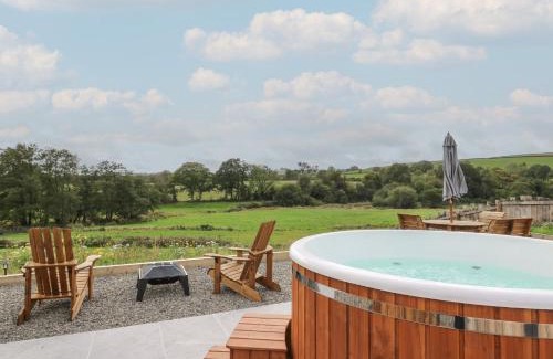 Cribyn House | Yr Awen
