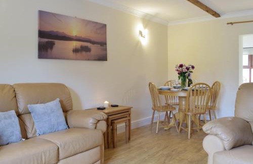 Llanddowror House | Yr Efail Argoed