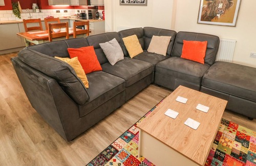 Edern Apartment | YR HEN BOST, pet friendly, country holiday cottage in Morfa Nefyn