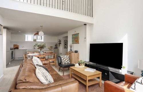 Tyn-y-Gongl Cottage | YSGOL FACH (LITTLE SCHOOL), pet friendly, with a garden in Benllech