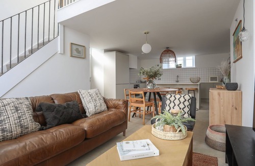 Tyn-y-Gongl Cottage | YSGOL FACH (LITTLE SCHOOL), pet friendly, with a garden in Benllech