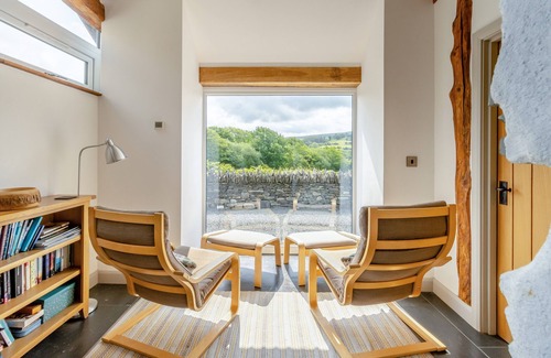 Machynlleth House | Ysgubor Tanllan - Three Bedroom House, Sleeps 6