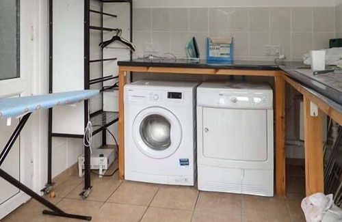 Llanelli House | YSGUBOR, with a garden in Llanelli