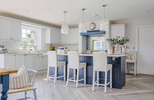 Pont Yates Cottage | YSTAD AUR, pet friendly, luxury holiday cottage in Pontyates