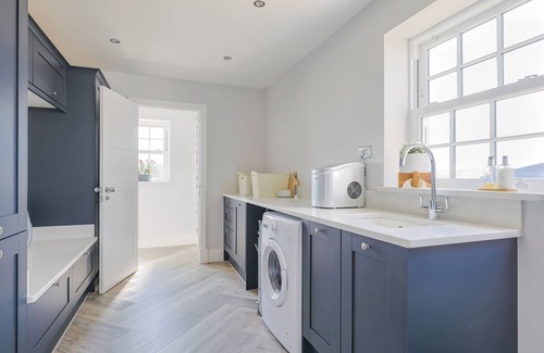 Pont Yates Cottage | YSTAD AUR, pet friendly, luxury holiday cottage in Pontyates
