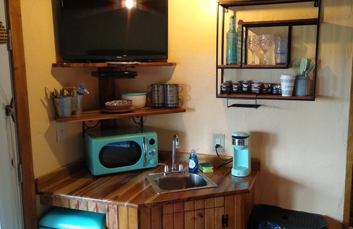 Ingram Apartment | Zannabella BNB Scenic Sunrise Tiny Cabin includes gourmet breakfast