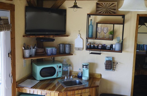 Ingram Apartment | Zannabella BNB Scenic Sunrise Tiny Cabin includes gourmet breakfast