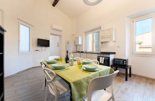 Duomo Apartment | Zannetti 303 Medici - Three Bedroom Apartment, Sleeps 6