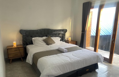Batu Bolong Hotel | Zee House