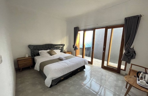 Batu Bolong Hotel | Zee House