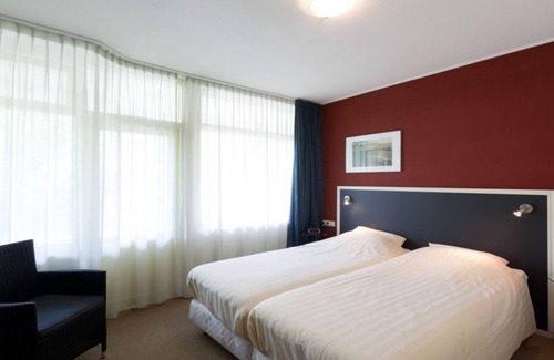 Renesse Hotel | Zeeland Escape w/3 Spacious Haven | Coastal Adventures & Local Sites nearby