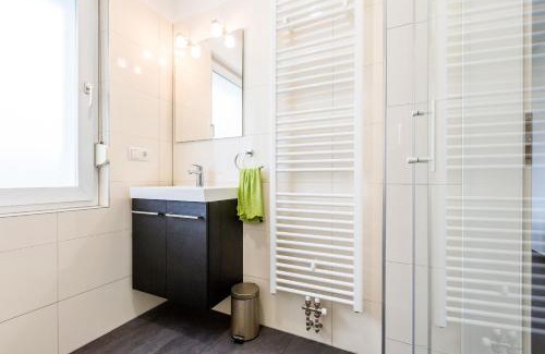 Rhein-Erft-Kreis District Apartment | Zehnthof 2a Haus - 2 WE, 2 Küche, 2 Bad 4 SZ, 8 Bett
