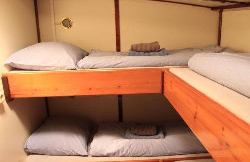 Binnenstad-Zuid Boat Rental | Zeilschip Antonia