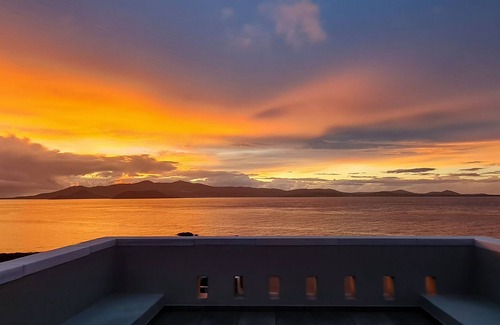 Stelida Villa | ZELION VILLA "Colored by shades of Greek blue and Sunset's orange"