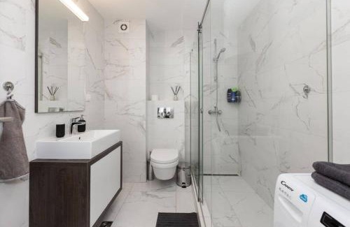 Zemun Apartment | Zemun Luxury - Comfortable, workspace, quiet, free parking, Netflix